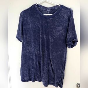 Woman's Lululemon shirt